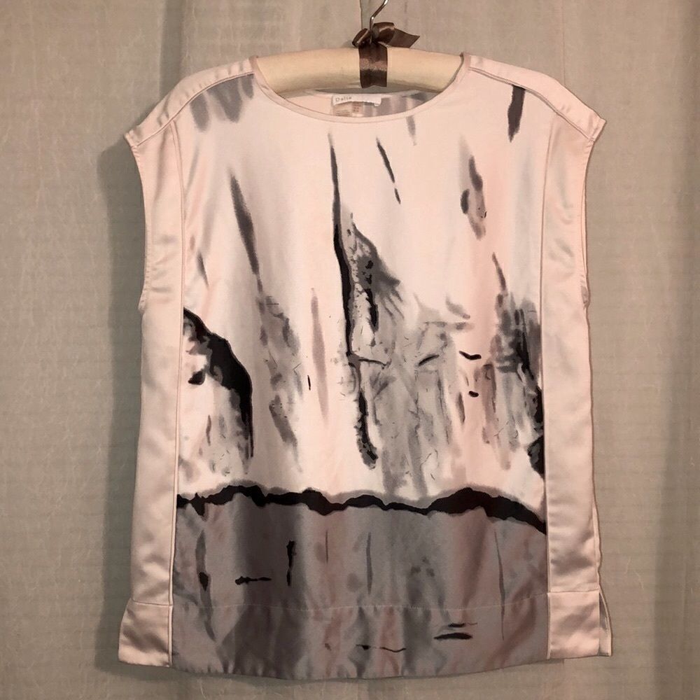 Anthropologie M Dalia Ivory Gray Sleeveless Top